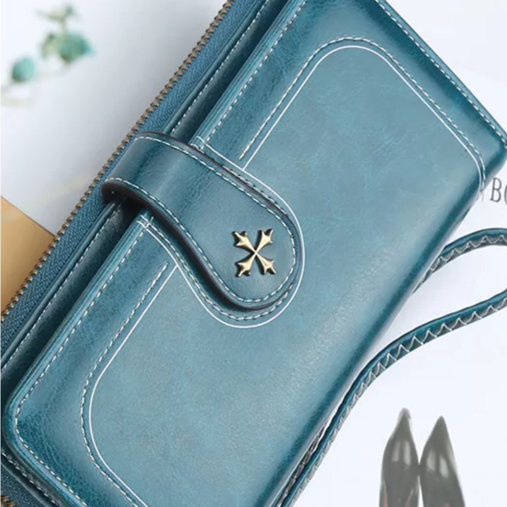 Women’s RFID Blocking Leather Wallet,
Credit Cards NWOT
